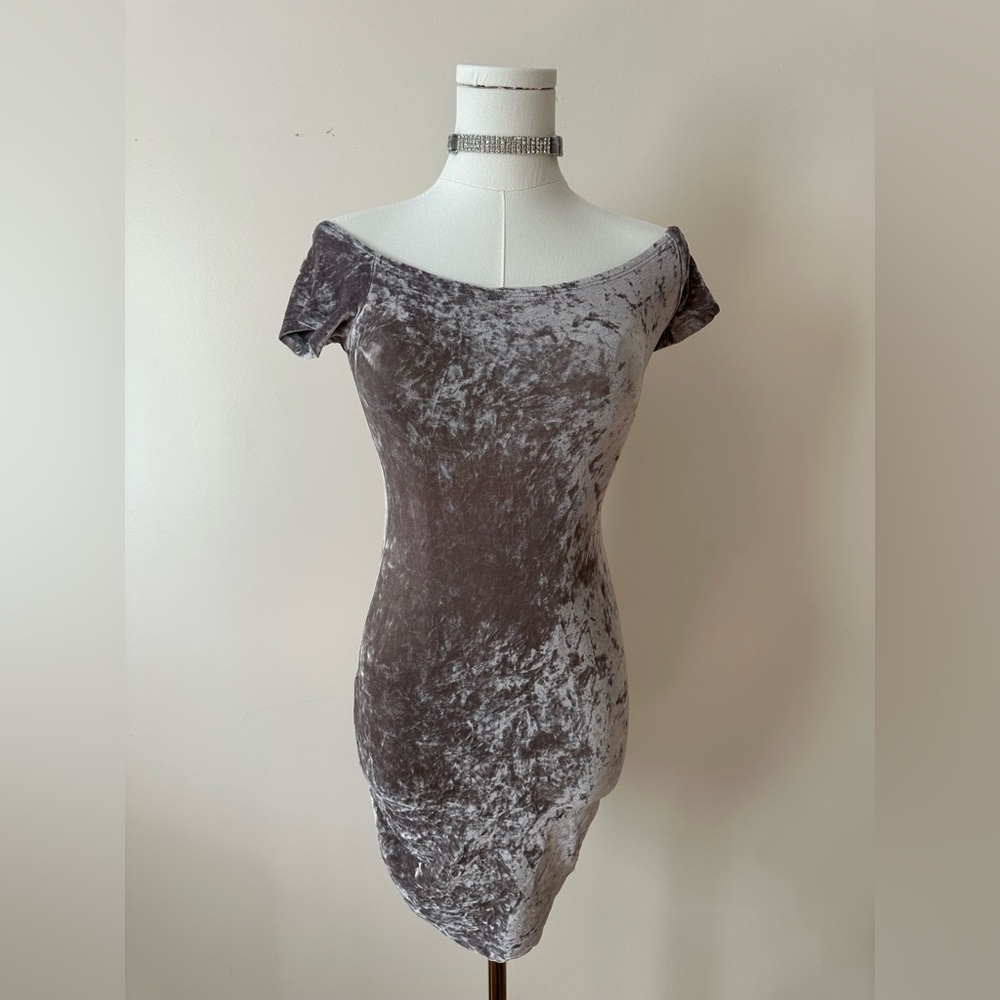 Elegant Velvet Off-Shoulder Dress with Choker